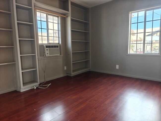 Building Photo - 1478 S Mountain View Ave