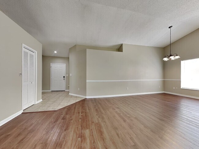 Building Photo - 8810 Hampden Dr