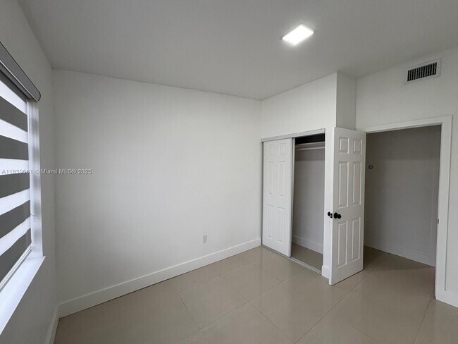 Foto del edificio - 3421 NW 177th Terrace