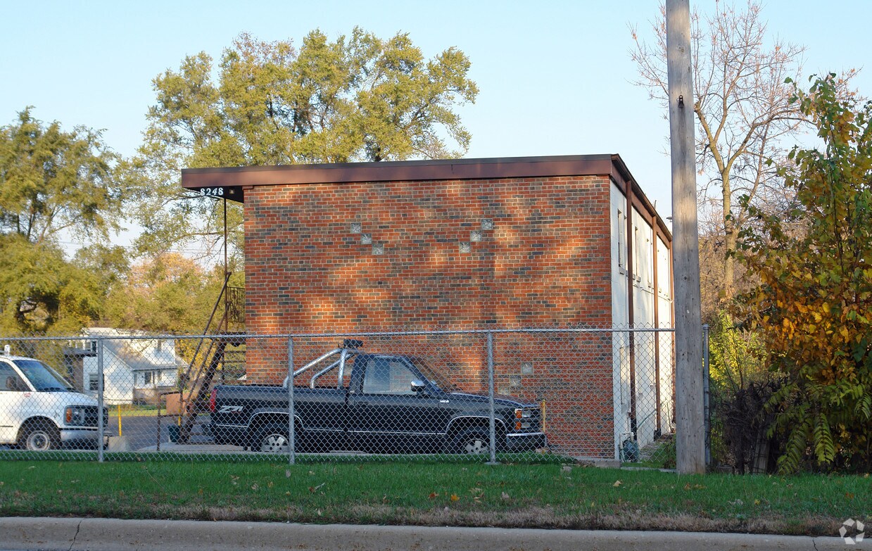 Building Photo - 8248 S Archer Ave