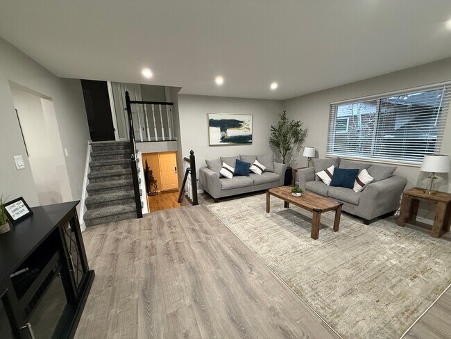 Front living room - 5916 Newcombe Ct