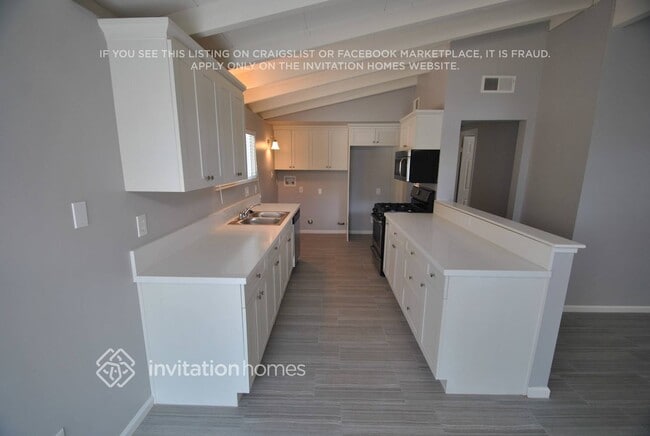 Building Photo - 226 S Louise Pl