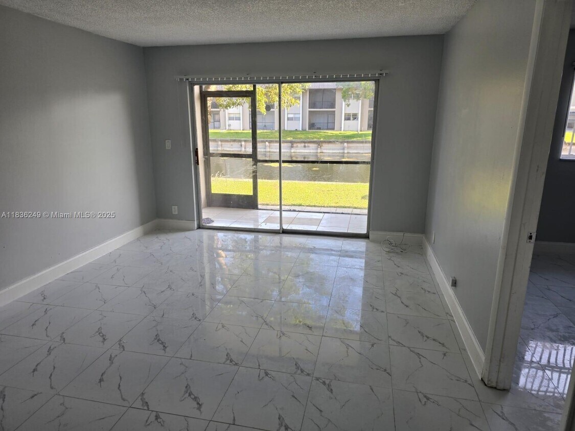 Foto principal - 8040 N Colony Cir