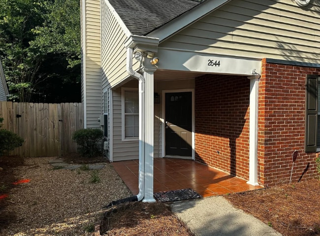 Foto del edificio - 2644 St Charles Ln NW