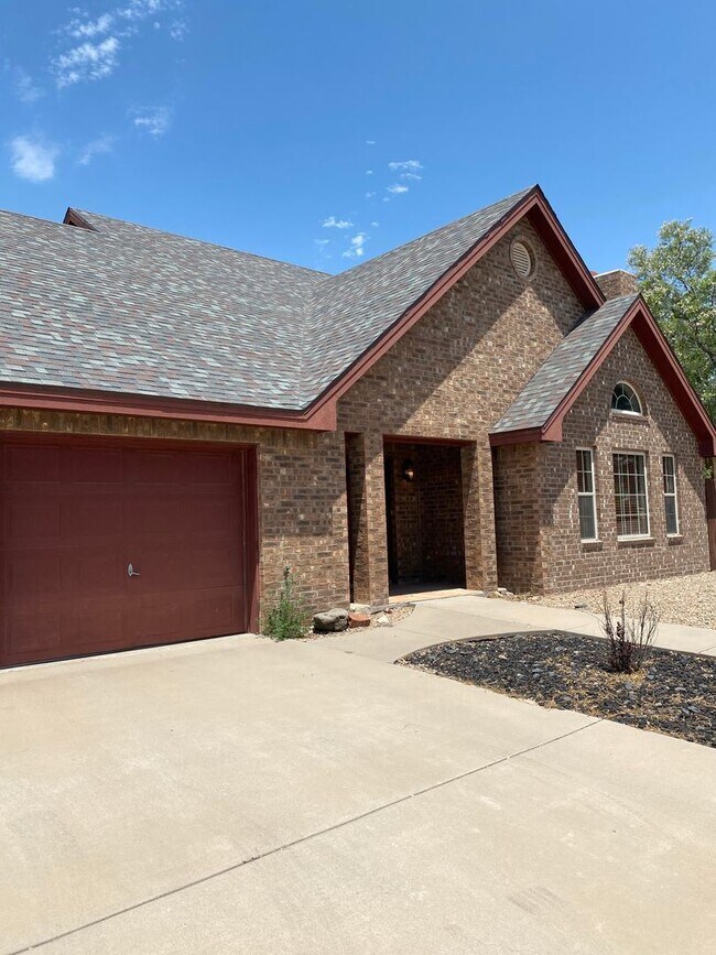 Building Photo - 3 br, 2 bath House - 600 Cobean Drive (011)