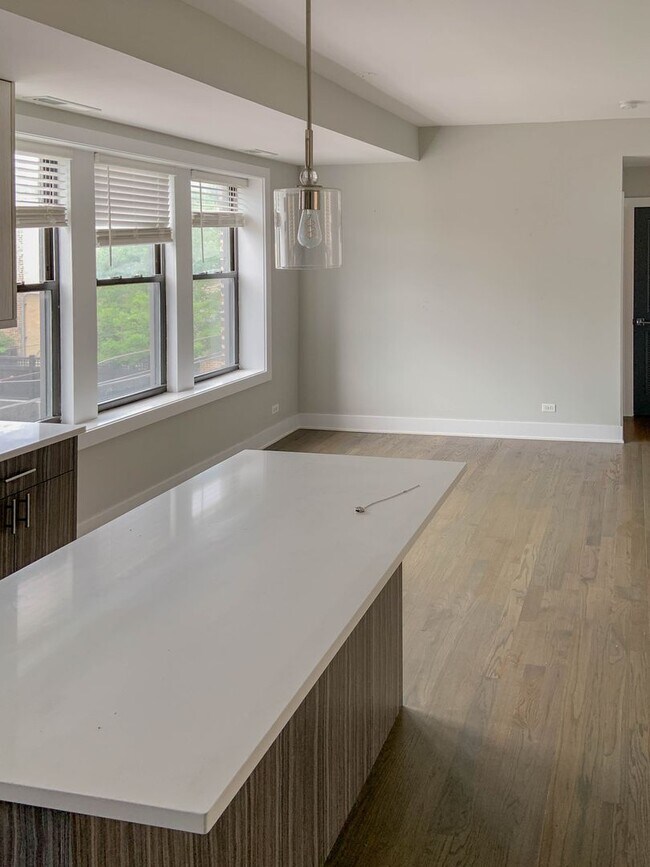 Foto del edificio - 2620 N Rockwell St