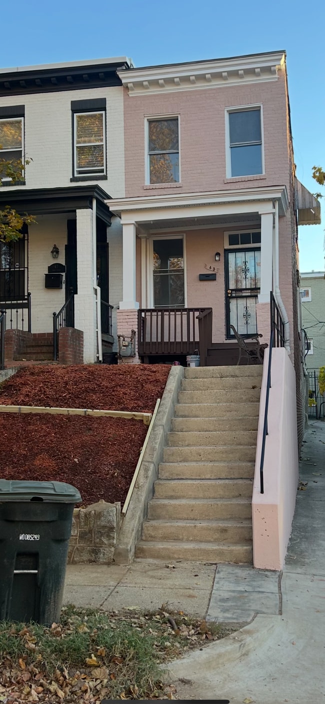 Building Photo - 45 Todd Pl NE