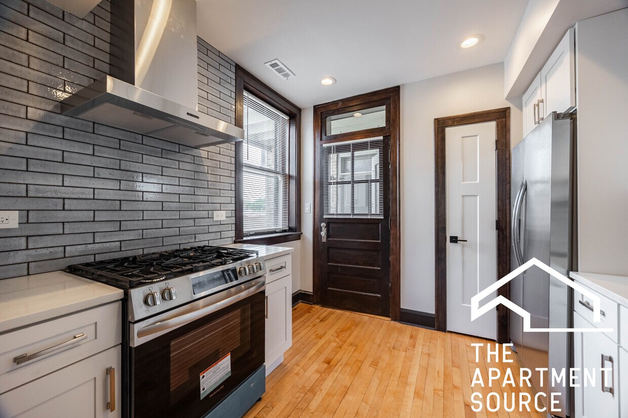 Foto principal - 6409 N Talman Ave