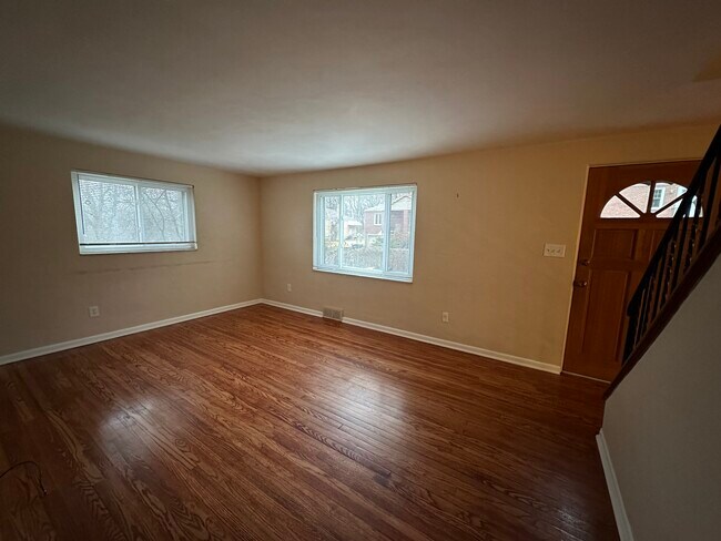 Living Room - 1120 William St