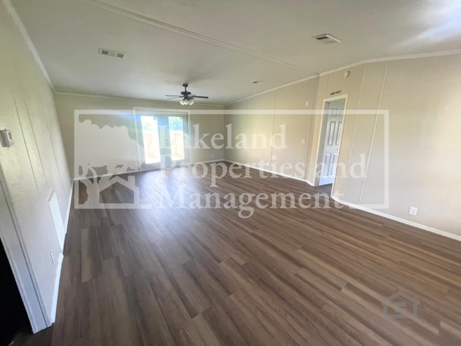 Building Photo - 2098 Meadow Oak Cir