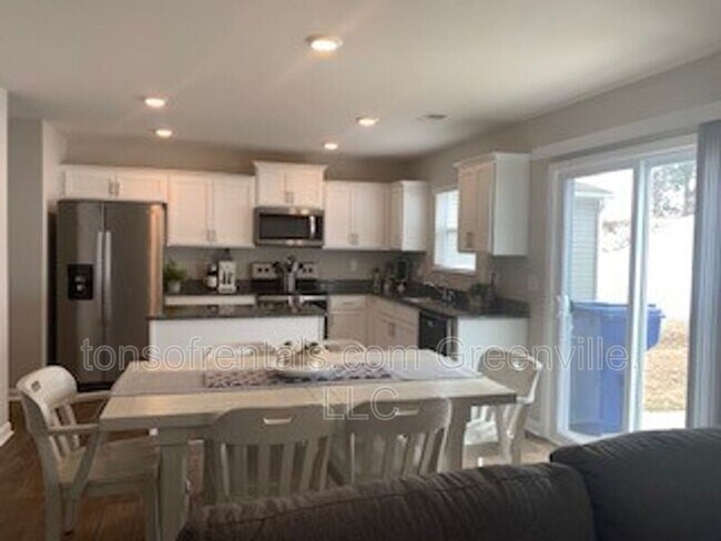 Building Photo - 304 Millen Dr