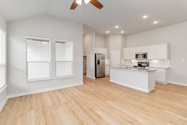 Foto del edificio - Brand New Luxury Duplex Available Today