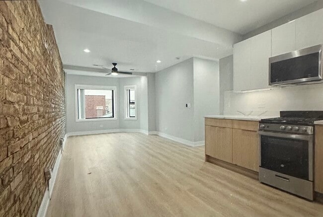 Building Photo - 1551 W Juneway Ter