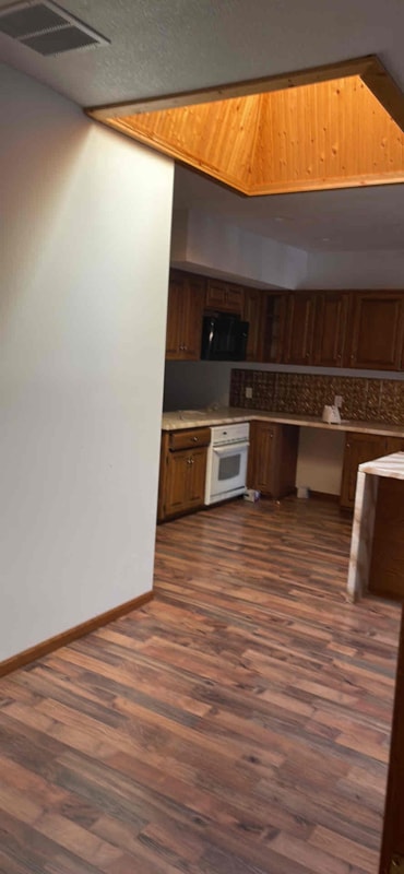 Building Photo - 135 S Broadway