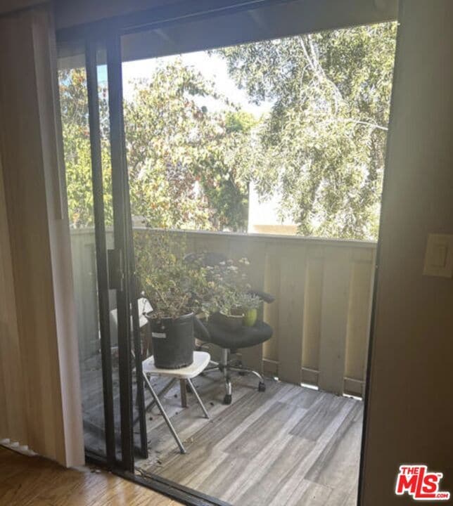 Foto del edificio - 18433 Hatteras St