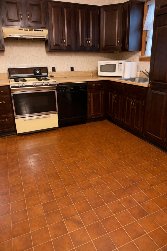 Building Photo - 166 5th Ave