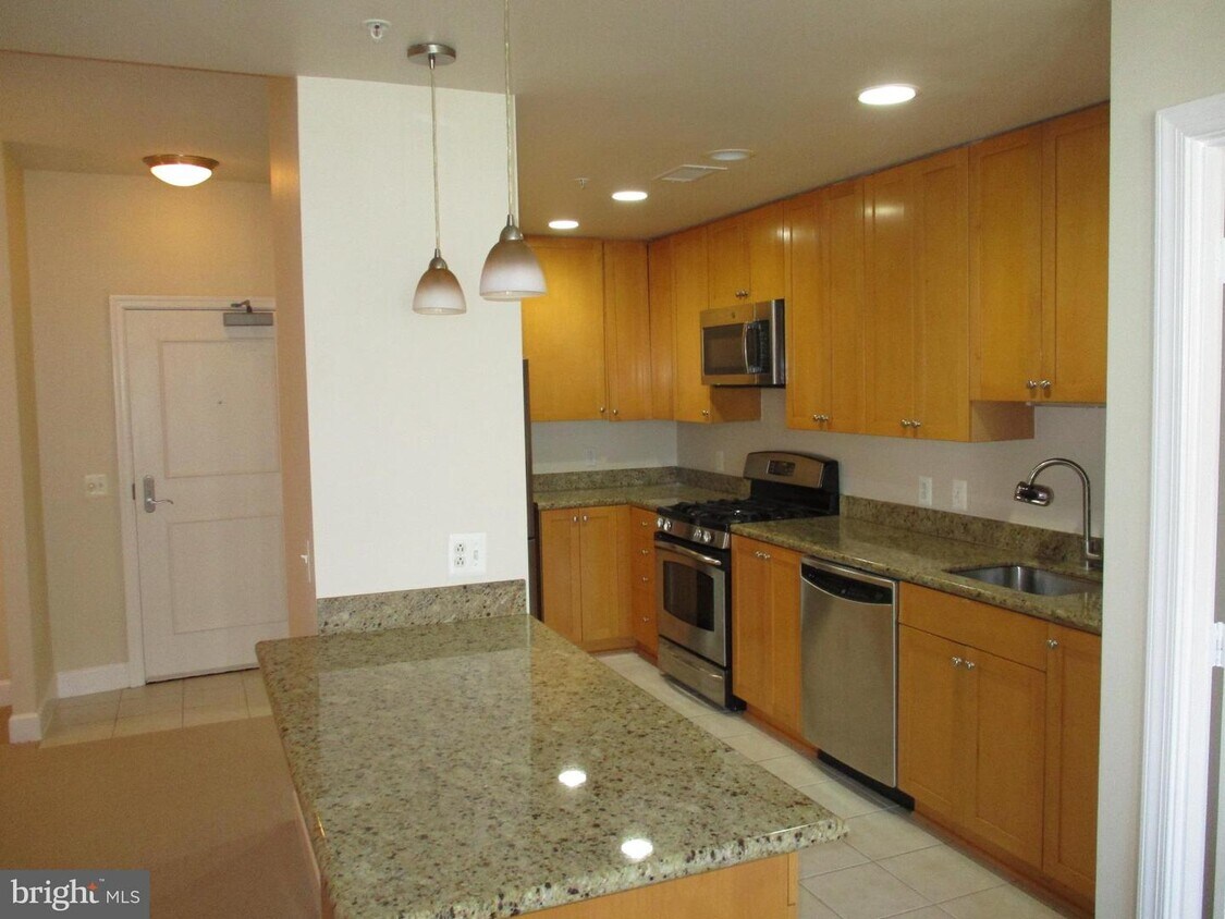 3650 S Glebe Rd Unit 539, Arlington, VA 22202 Room for Rent in