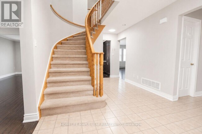Building Photo - 32 Brydon Crescent