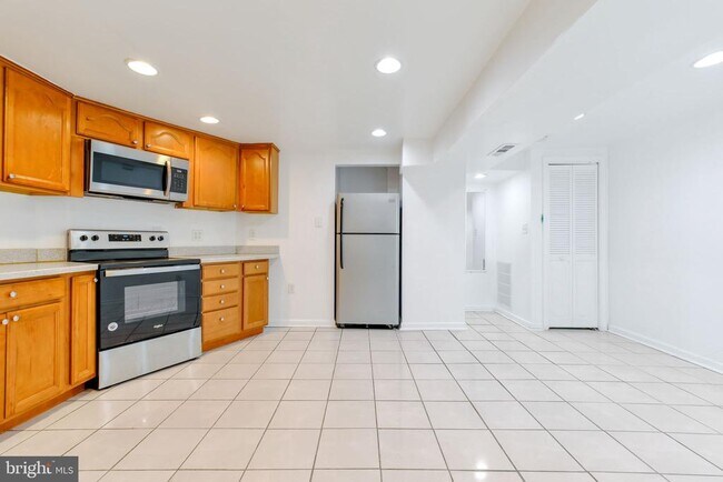 Foto del edificio - 716 Rock Creek Church Rd NW