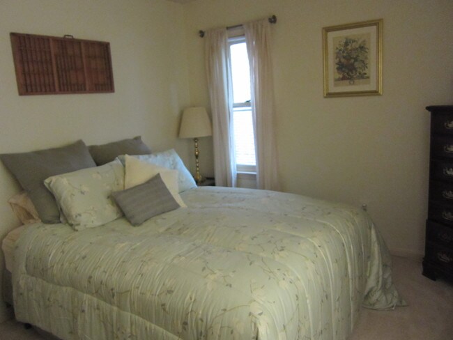 Bedroom - 1100 N Stafford St