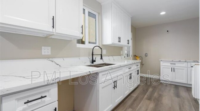 Foto del edificio - 2718 Saturn Ave