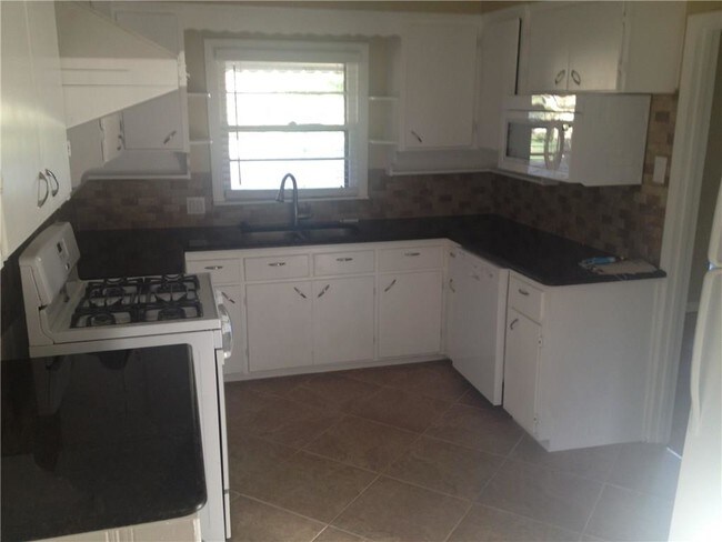 Building Photo - 3601 W Seminary Dr