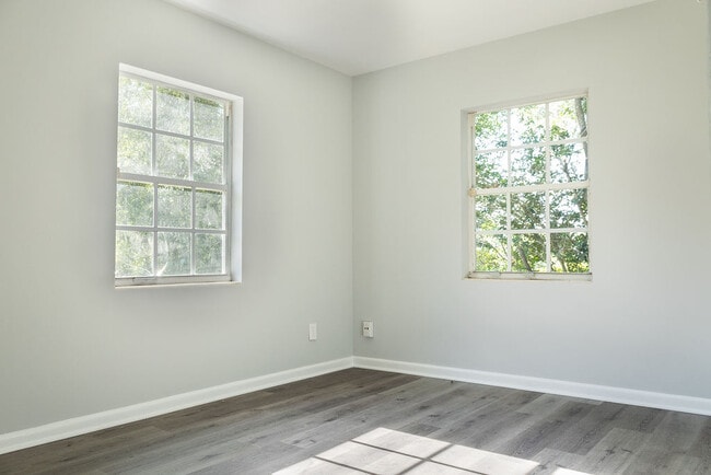 Building Photo - 831 N Arlington Ave