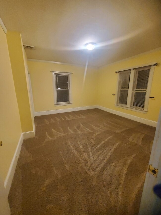 Building Photo - 10 Grove St