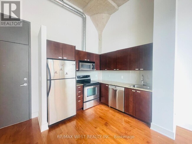 Photo du bâtiment - 637 Lake Shore Blvd W