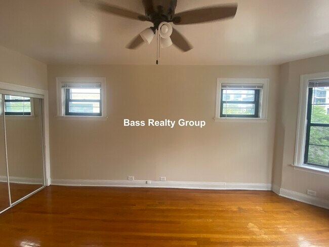 Foto del edificio - 5124 S Harper Ave