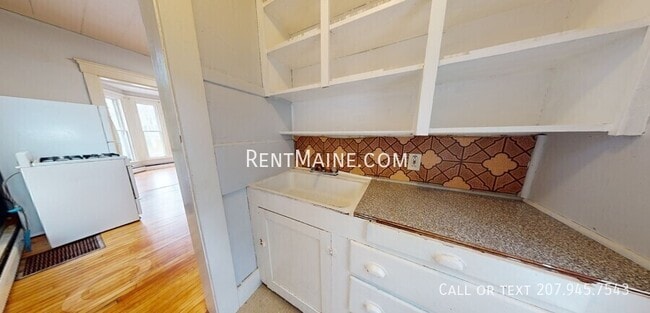 Building Photo - 232 Center St