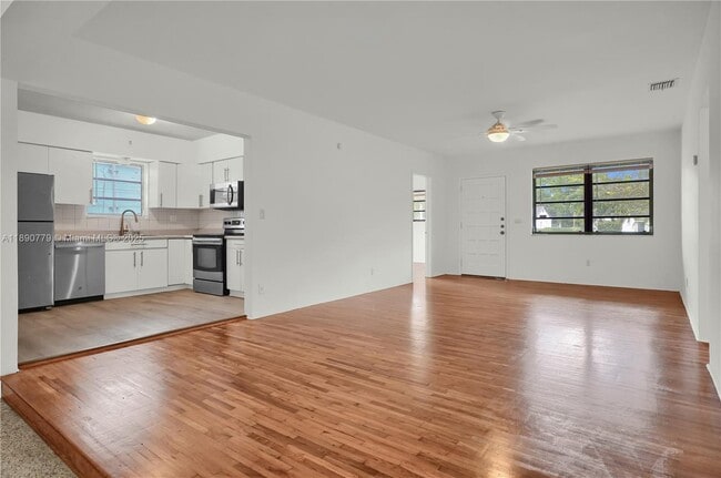 Building Photo - 132 NW 40th St