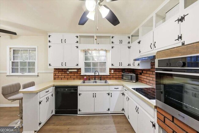 Building Photo - 8435 E Campbellton St