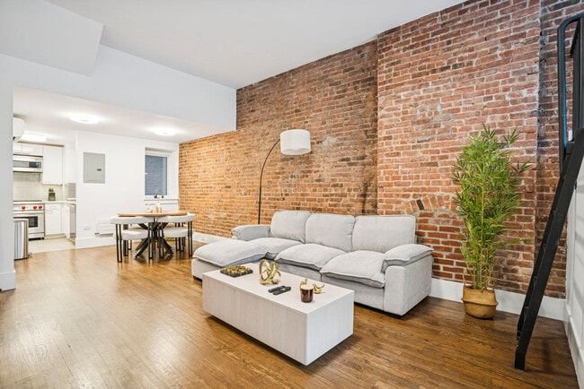 Building Photo - 125 E 83rd St