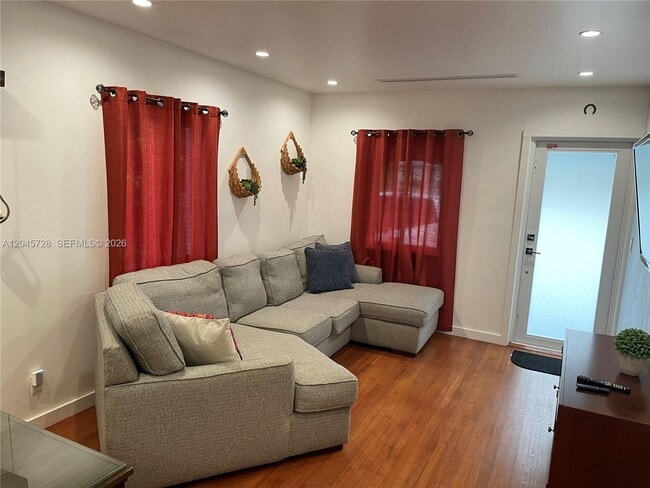 Building Photo - 2112 SW 60th Ct