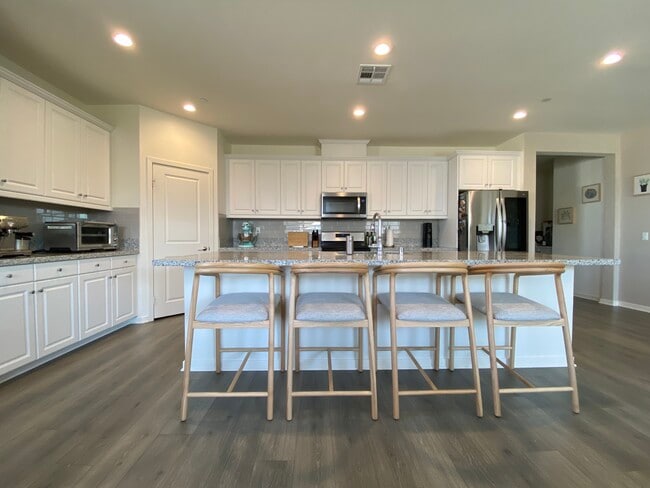 Building Photo - 45131 Landing Pl