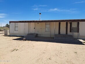 Building Photo - 905 NE Camp St