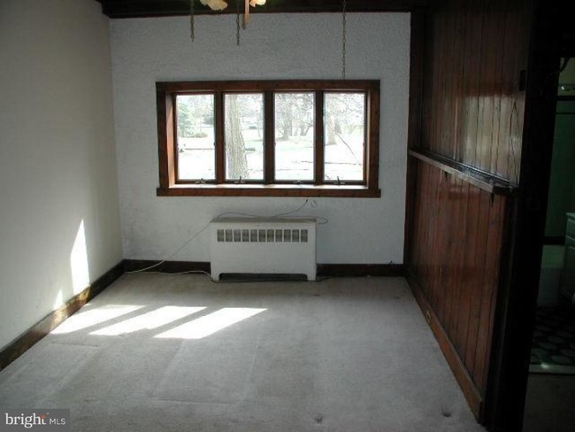 Building Photo - 325 Chestnut Wood