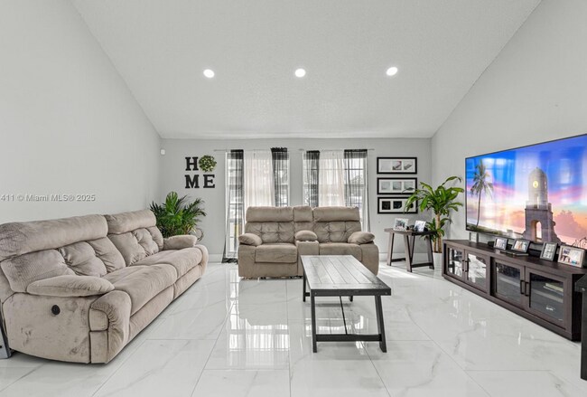 Foto del edificio - 8351 SW 39th Ct