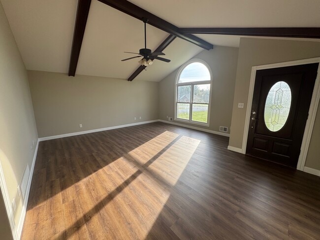Building Photo - 1124 Breezy Way