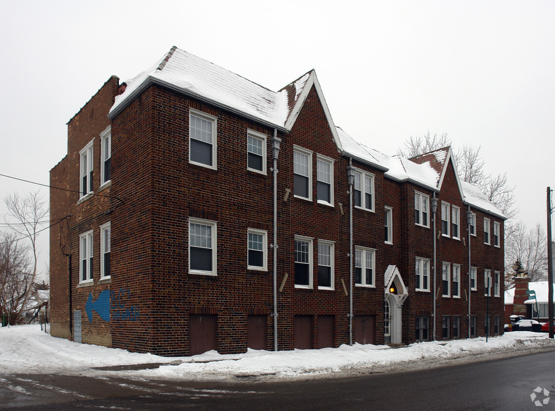 Foto principal - 19000 Chalmers St