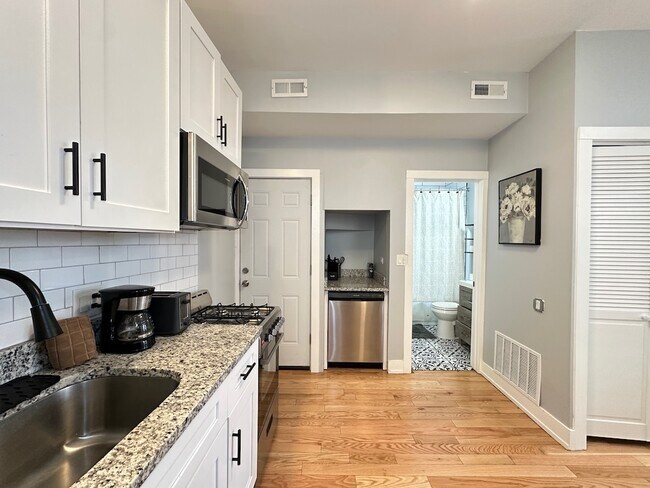 Foto del edificio - 1624 W Beach Ave