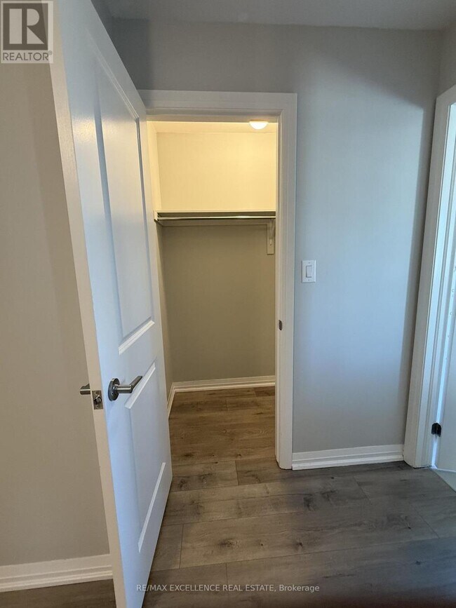 Building Photo - 22 Bur Oak Dr