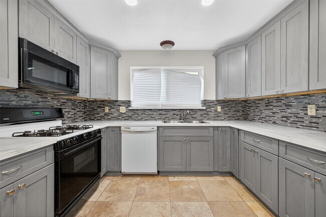 Foto del edificio - 22151 Birch Valley Dr