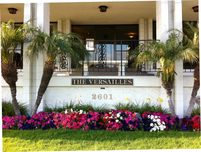 Front steps of The Versailles - 2601 E Ocean Blvd