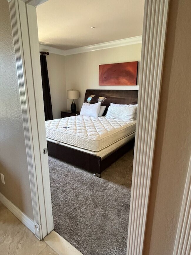 Building Photo - Meridian Luxury 1 Bed | 1 Bath Condo