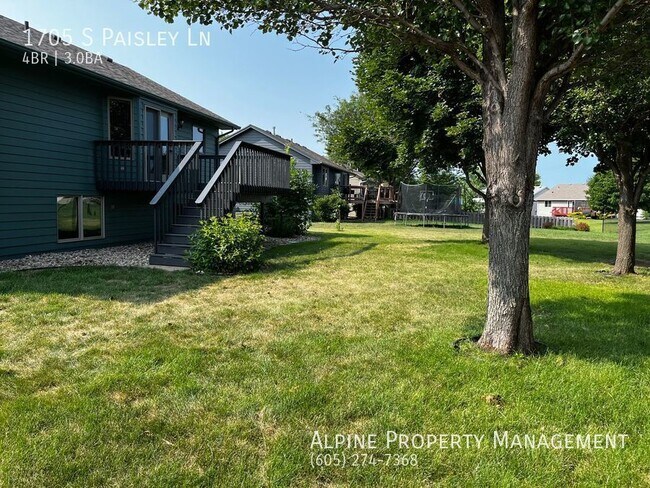 Foto del edificio - Beautiful 4 Bed/3 Bath West Side Home with...