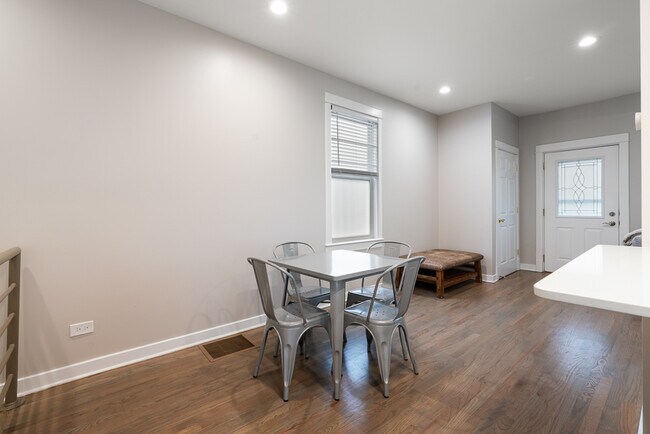 Foto del edificio - 4242 N Kimball Ave