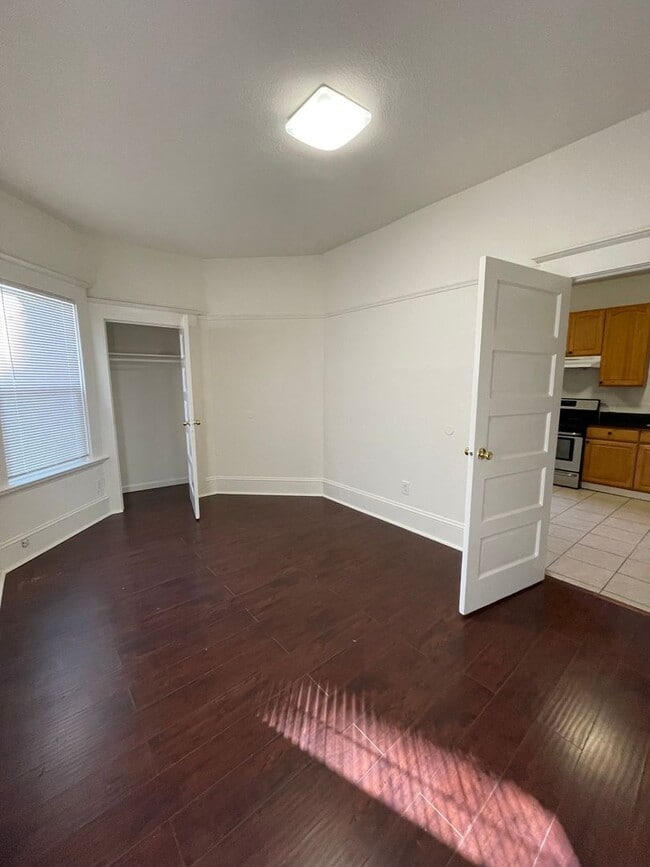 Foto del edificio - Large Lower Unit - 627 W Grand Ave