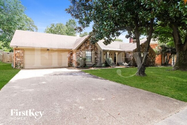 Building Photo - 7132 Chevy Chase Dr